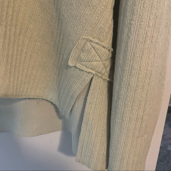 Urban Outfitters Over Sized Sweater - Picture 3 of 3